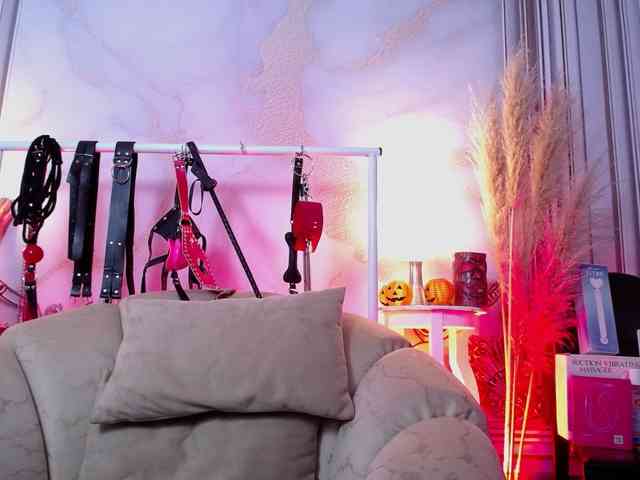 Naty-slavedoll webcam