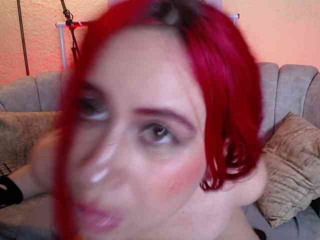 Naty-slavedoll webcam