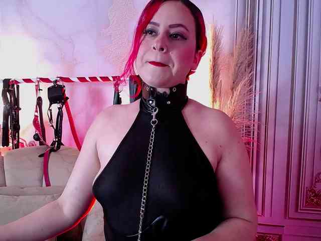Naty-slavedoll webcam
