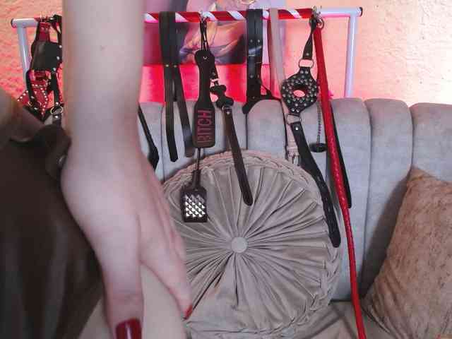 Naty-slavedoll webcam