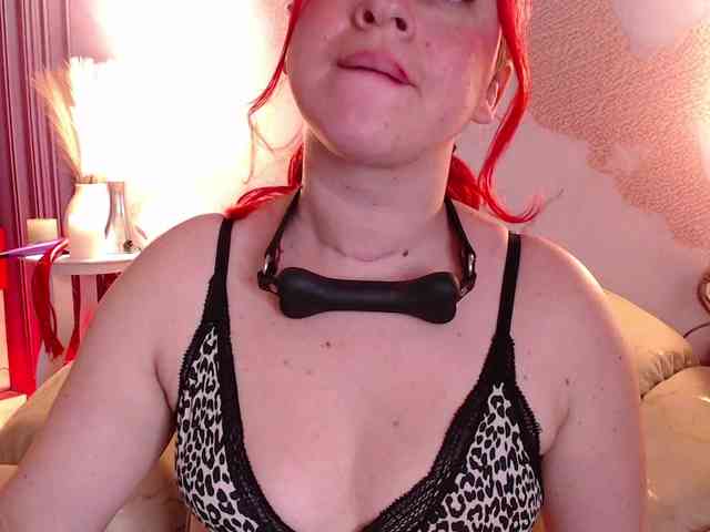 Naty-slavedoll webcam
