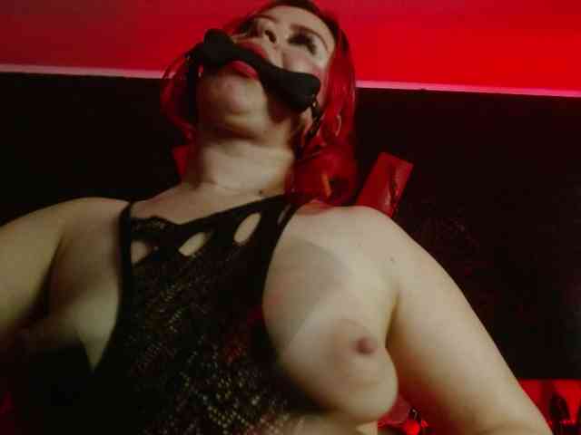 Naty-slavedoll webcam