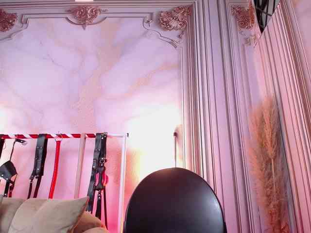 Naty-slavedoll webcam