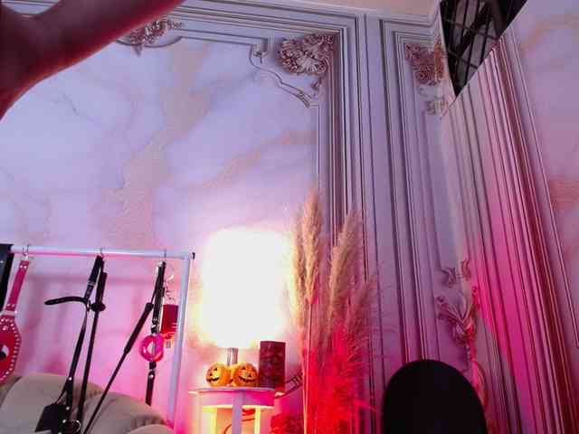 Naty-slavedoll webcam