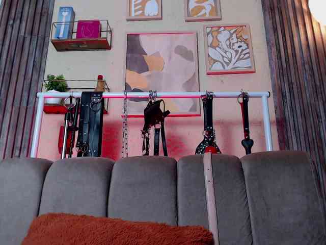Naty-slavedoll webcam