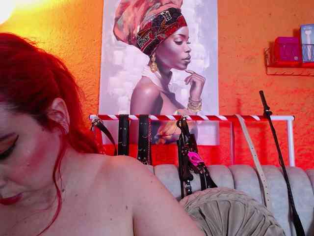 Naty-slavedoll webcam