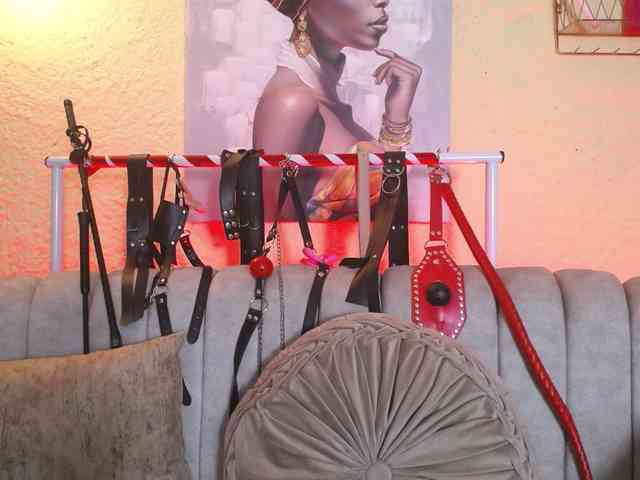 Naty-slavedoll webcam