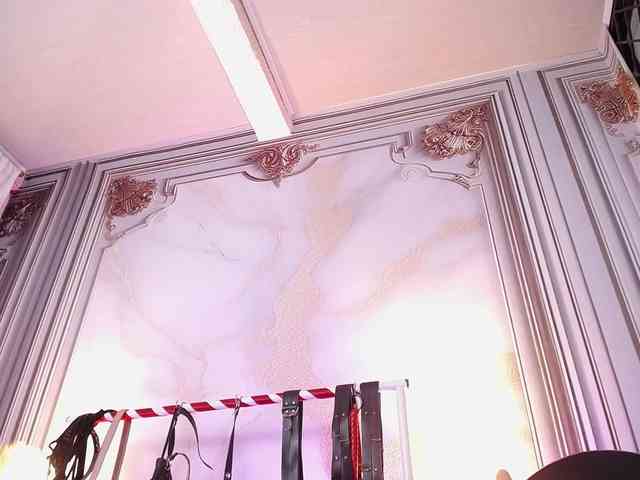 Naty-slavedoll webcam