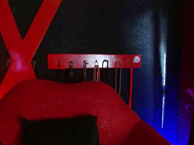 Naty-slavedoll webcam