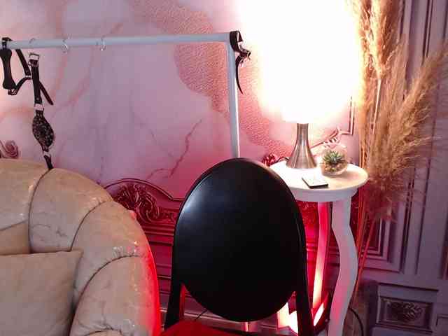 Naty-slavedoll webcam