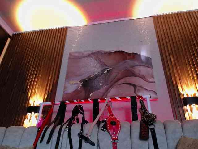 Naty-slavedoll webcam