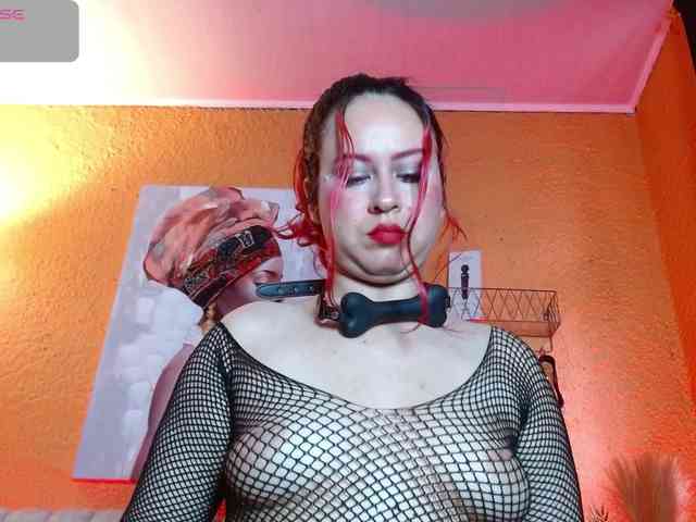 Naty-slavedoll webcam