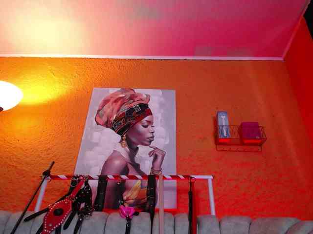 Naty-slavedoll webcam