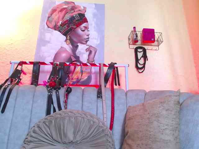 Naty-slavedoll webcam