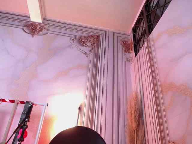 Naty-slavedoll webcam