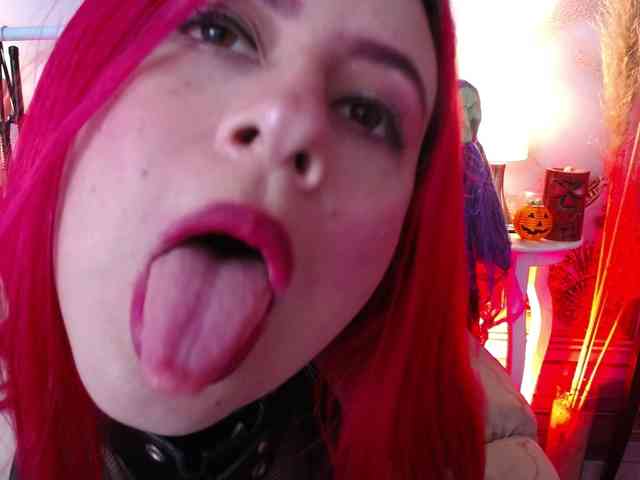 Naty-slavedoll webcam