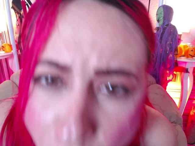 Naty-slavedoll webcam