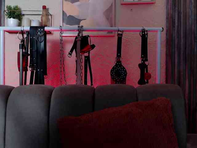 Naty-slavedoll webcam