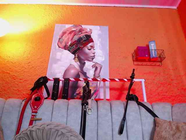 Naty-slavedoll webcam