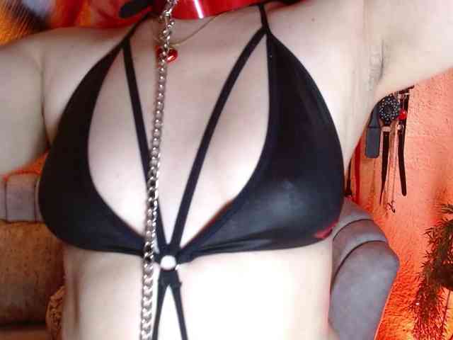 Naty-slavedoll webcam