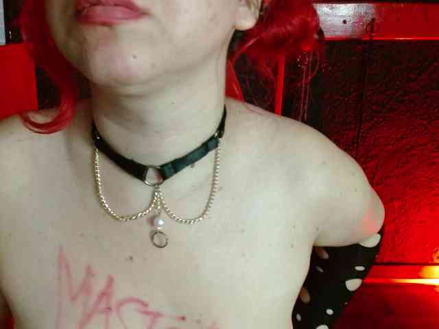 Naty-slavedoll webcam