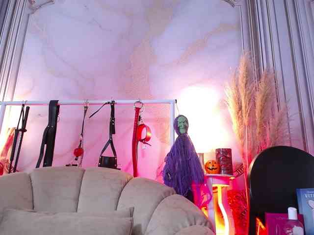 Naty-slavedoll webcam