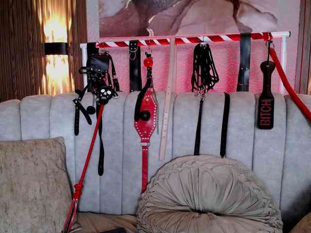 Naty-slavedoll webcam