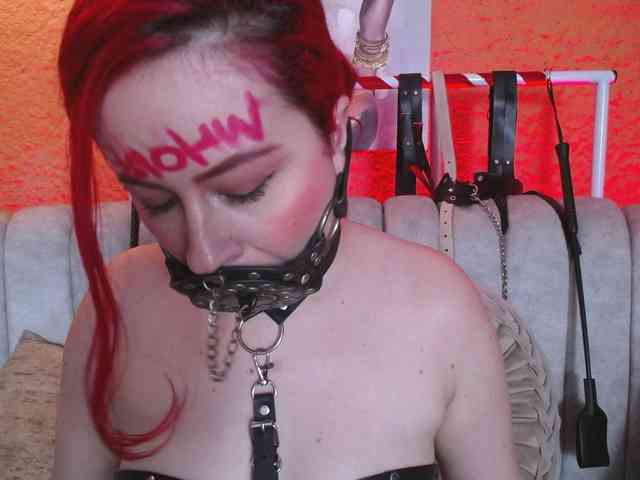 Naty-slavedoll webcam