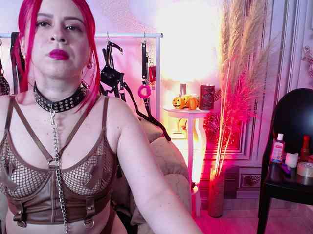 Naty-slavedoll webcam