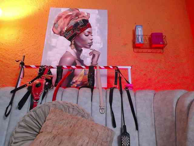 Naty-slavedoll webcam