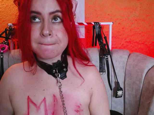 Naty-slavedoll webcam