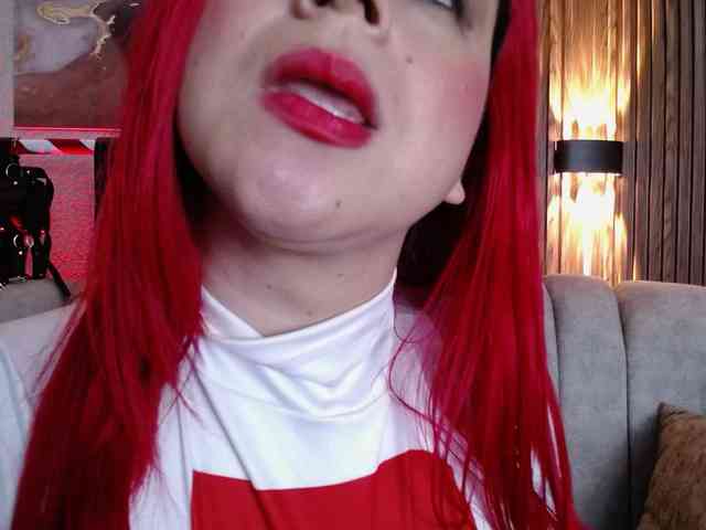 Naty-slavedoll webcam