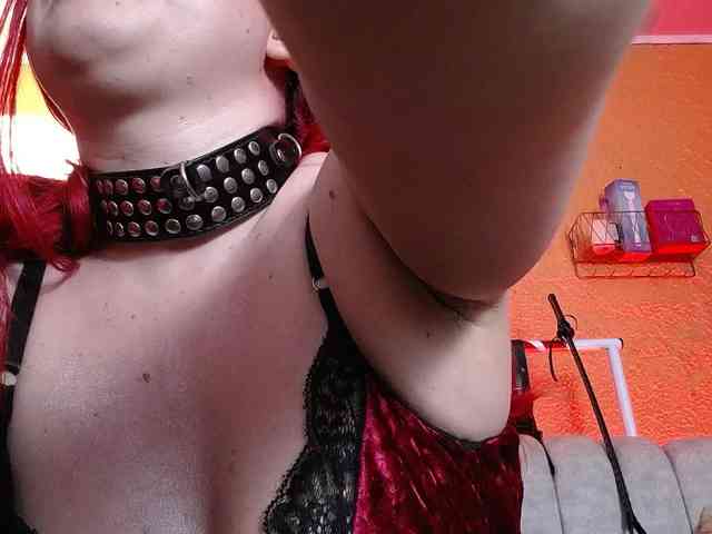 Naty-slavedoll webcam