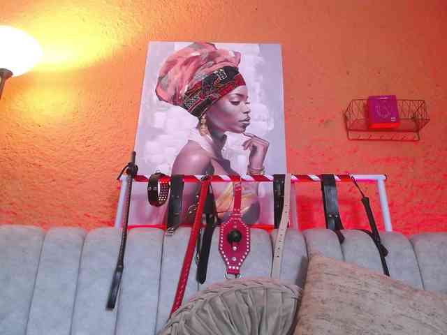 Naty-slavedoll webcam