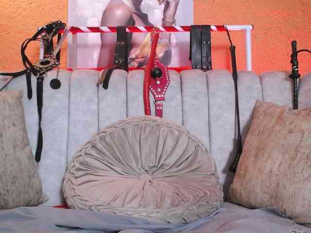 Naty-slavedoll webcam