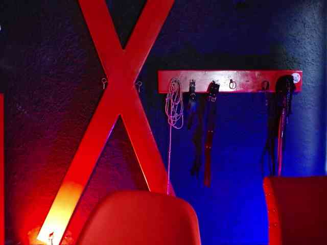 Naty-slavedoll webcam