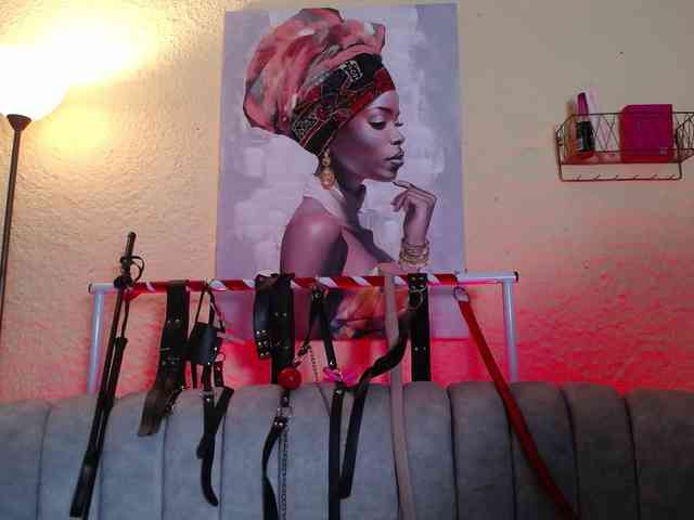 Naty-slavedoll webcam