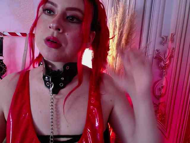 Naty-slavedoll webcam