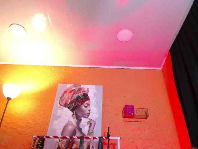 Naty-slavedoll webcam