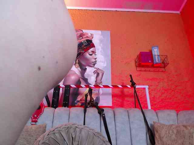 Naty-slavedoll webcam