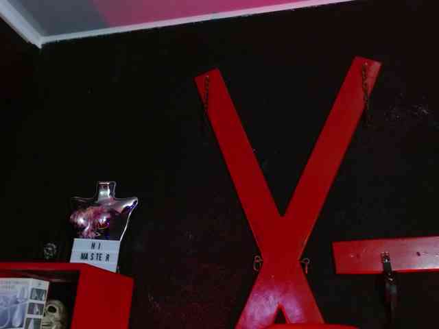 Naty-slavedoll webcam