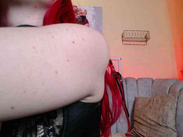 Naty-slavedoll webcam