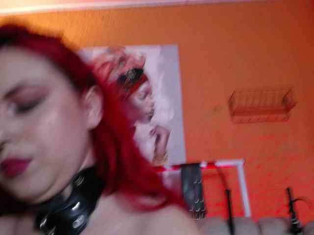 Naty-slavedoll webcam