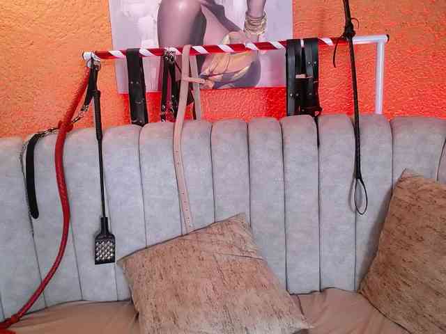 Naty-slavedoll webcam