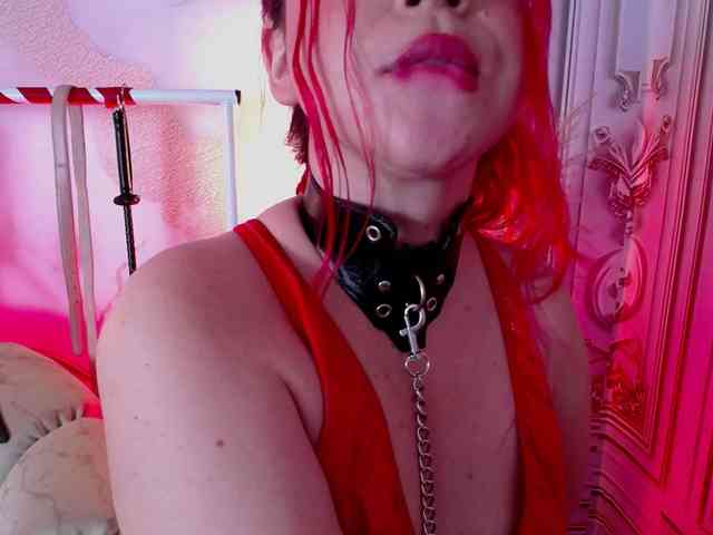 Naty-slavedoll webcam