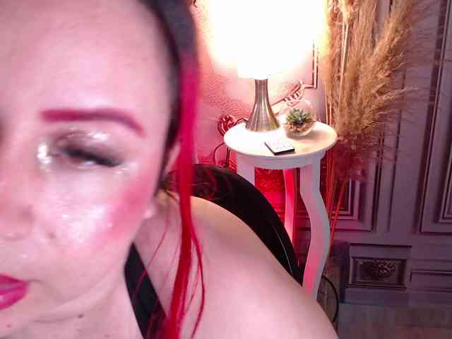 Naty-slavedoll webcam