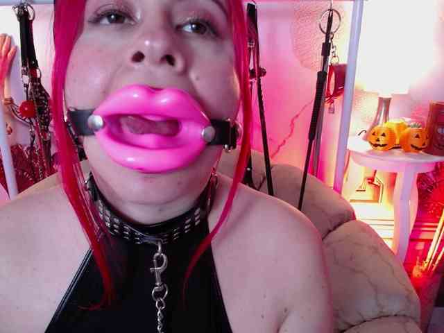 Naty-slavedoll webcam