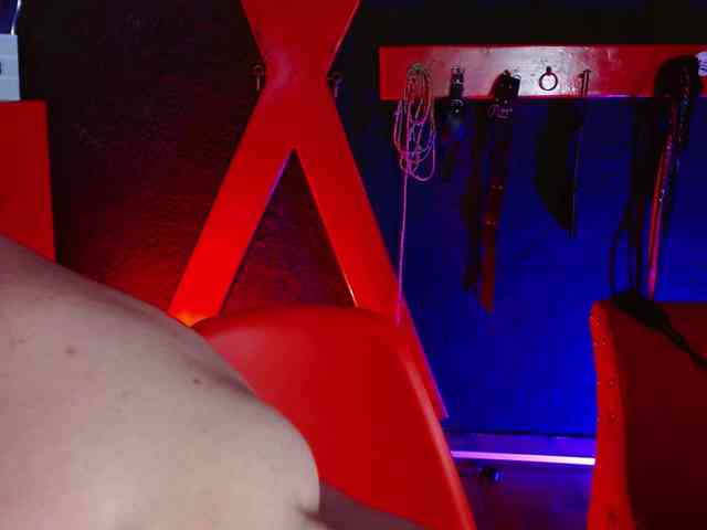 Naty-slavedoll webcam