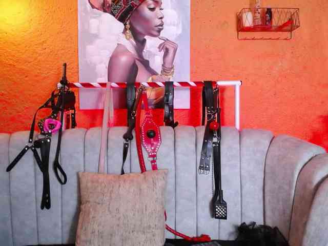 Naty-slavedoll webcam