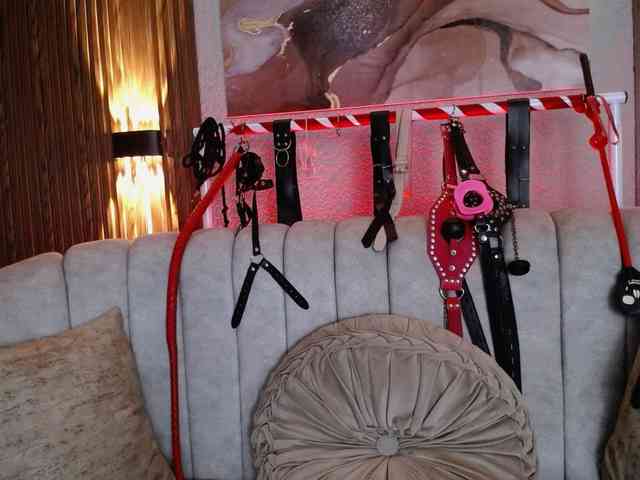 Naty-slavedoll webcam